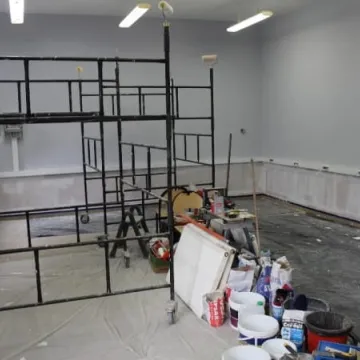  Pomimo wakacji w szkołach praca wre