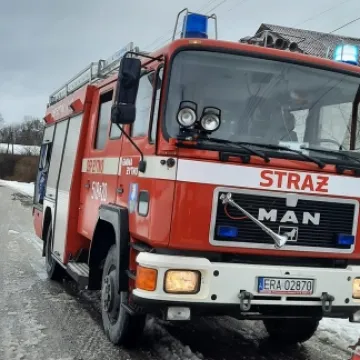 Maluszyn: płonął garaż oraz samochód