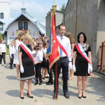 PSP 8 w Radomsku nadano imię „Przyjaciół Dzieci”. Uroczystości 50-lecia