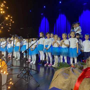Integracyjno-charytatywny koncert świąteczny w MDK w Radomsku