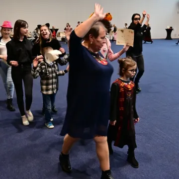 „Witajcie w naszej bajce”. Karnawałowy bal PCPR w Radomsku