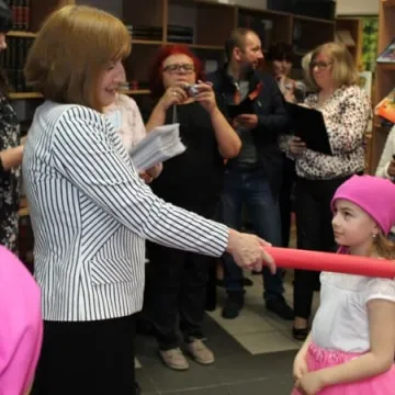 Pasowanie nowych czytelników biblioteki w Radomsku