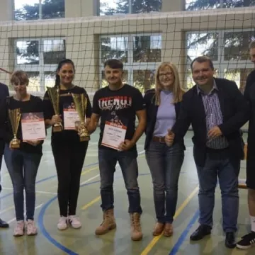 Samorządowcy grali w siatkówkę