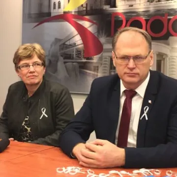 Biała wstążka symbolem kampanii przeciwdziałania przemocy