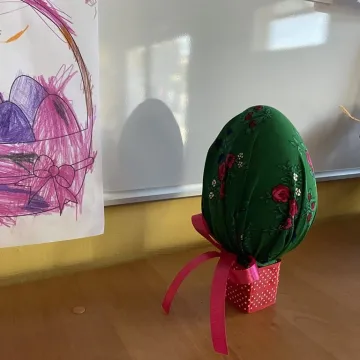 Zajączek ukrył się w PP nr 5 w Radomsku. Dzieci ruszyły na poszukiwania