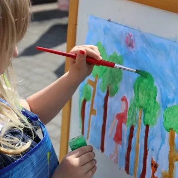 Przedszkolaki malowały w plenerze
