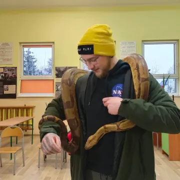 WOŚP 2023: W Gomunicach kwestuje m.in. wąż oraz legwan Stefan