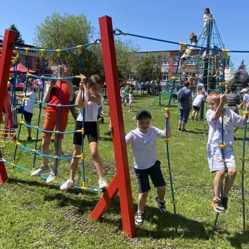 Plac zabaw przy PSP nr 7 oficjalnie otwarty