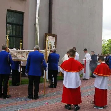 Boże Ciało w Radomsku. Z powodu epidemii procesje wokół kościołów
