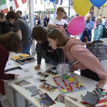 Uczniowie z PSP 7 wzięli udział w Paradzie Schumana