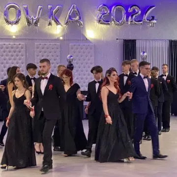 Szampańska zabawa studniówkowa ZSE w Radomsku