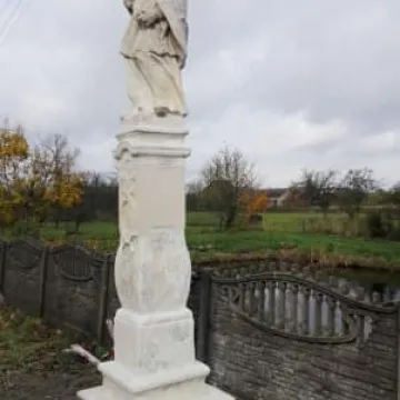 Rzeźba Nepomucena po renowacji