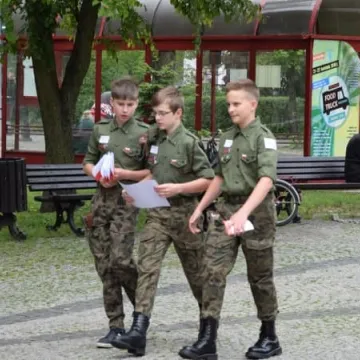 Dzień Flagi z harcerzami