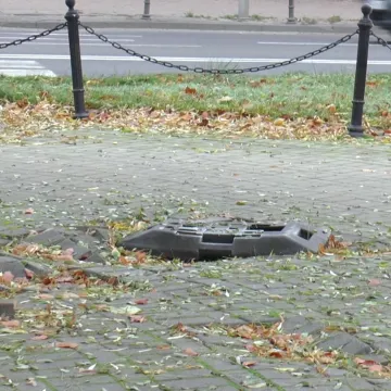 „W Temacie-EXTRA”: Pierwsze urodziny chodnikowej dziury w centrum Radomska