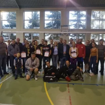 Samorządowcy grali w siatkówkę