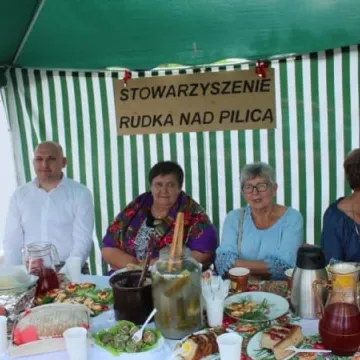 Niedośpielin z pucharem wójta