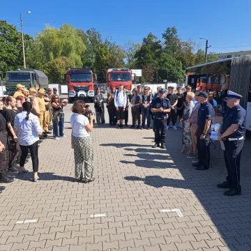 Policja i instruktorzy uczyli odpowiedzialnego kierowania pojazdem