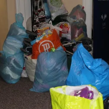 Studenci seniorzy pomagają potrzebującym