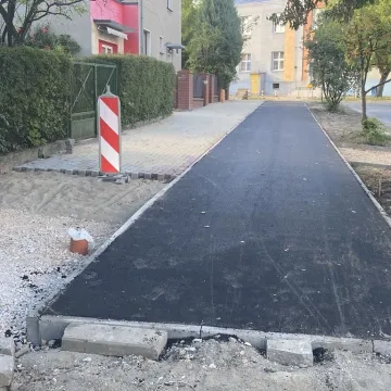 Radomsko: ścieżki rowerowe w budowie, prace jeszcze trwają