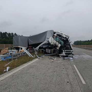 W Słostowicach zderzyły się dwie ciężarówki. Na A1 są utrudnienia