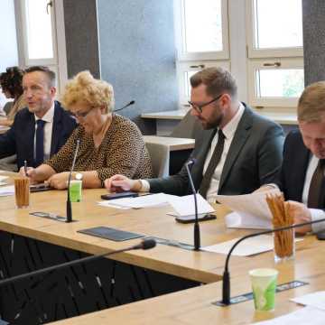 Ostatnia w tej kadencji sesja Rady Miejskiej w Radomsku. Została zwołana w trybie nadzwyczajnym
