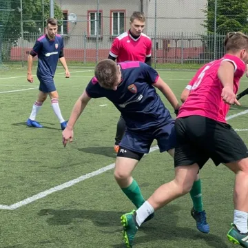 Liga „Szóstek” w Radomsku: Żubry wciąż na czele rozgrywek