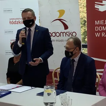 Podpisano umowę na dofinansowanie remontu sali widowiskowej MDK w Radomsku