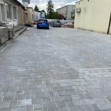 Zagospodarowanie skweru przy ul. Piastowskiej w Radomsku na ostatniej prostej