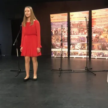 Śpiewali i recytowali po niemiecku oraz angielsku