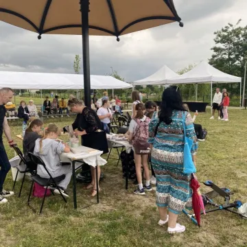 Twórcze chillowanie na Gliniankach. Piknik mimo kapryśnej pogody