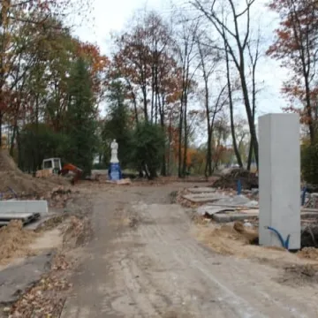 Rewaloryzacja parku Świętojańskiego. Ile już  zrobiono?