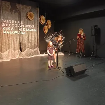 Przedszkolaki recytowały „zimowe” wierszyki w MDK w Radomsku