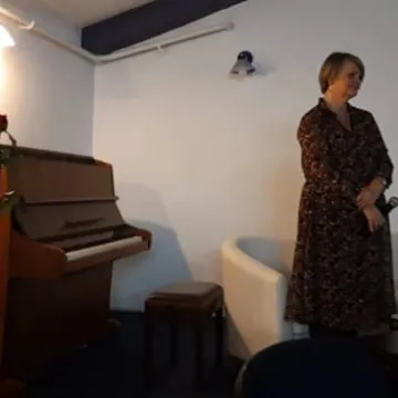 „Ten czas”. Ewa Kaczmarczyk promowała swój tomik poezji