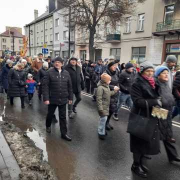 [WIDEO] Orszak Trzech Króli 2025 w Radomsku. „Kłaniajcie się królowie!”