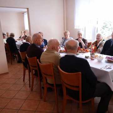 Seniorzy z DDPS w Radomsku usiedli przy wigilijnym stole