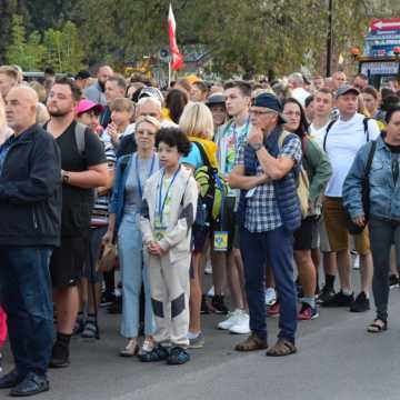 Podróż wiary. Pielgrzymi z Radomska w drodze na Jasną Górę