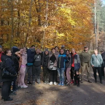 Dzieci uwielbiają zajęcia w lesie