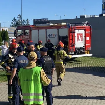 Ewakuacja ZSP 1 w Radomsku. Był pożar, strzały i osoby ranne