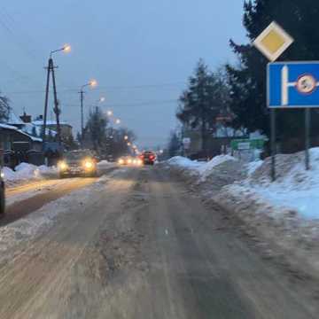 Koszmar, dramat, porażka – radomszczanie komentują „zimowy” stan dróg w mieście