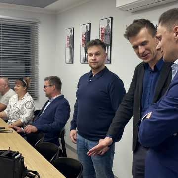 [WIDEO] W Radomsku powstał Klub Myśli Państwowej – nowa przestrzeń na rzecz dialogu i integracji