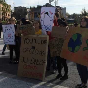 Strajk Klimatyczny w Radomsku: Dziś powietrze pachnie jak ostatnie dni planety 