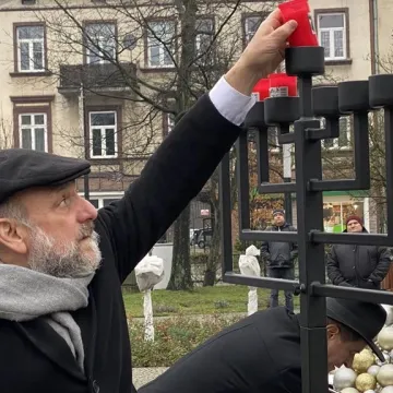 Chanuka w Radomsku. Było odpalenie świec, śpiew i pączki