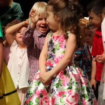 Dzieci z PP nr 9 w Radomsku wystąpiły w MDK dla mamy i taty