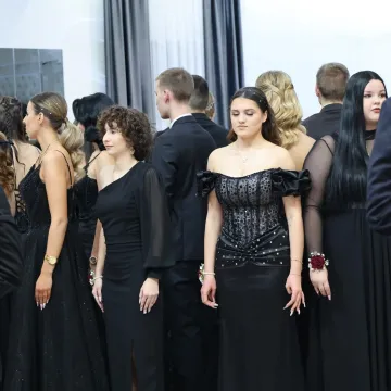 Studniówka uczniów „Drzewniaka” w Kobielach Wielkich