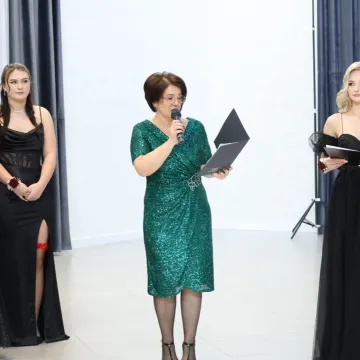 Studniówka uczniów „Drzewniaka” w Kobielach Wielkich