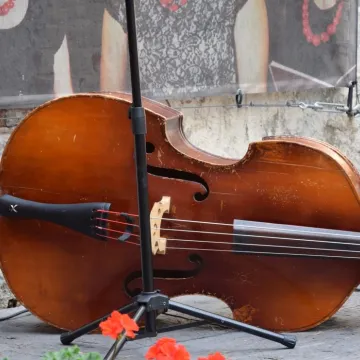 Koncert zespołu Impressja na dziedzińcu muzeum w Radomsku