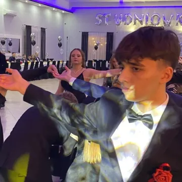 Szampańska zabawa studniówkowa ZSE w Radomsku