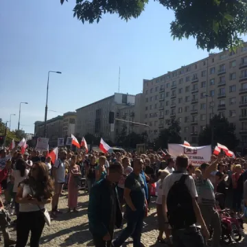 Radomszczanie na marszu „Zakończyć plandemię! Dość kłamstw!”