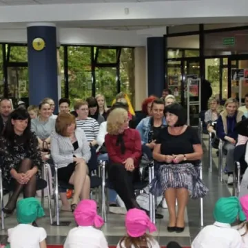 Pasowanie nowych czytelników biblioteki w Radomsku