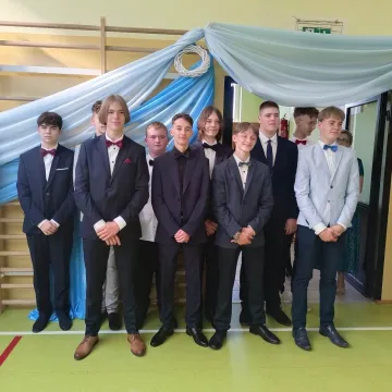 Bal na zakończenie ósmej klasy w PSP nr 2 w Radomsku